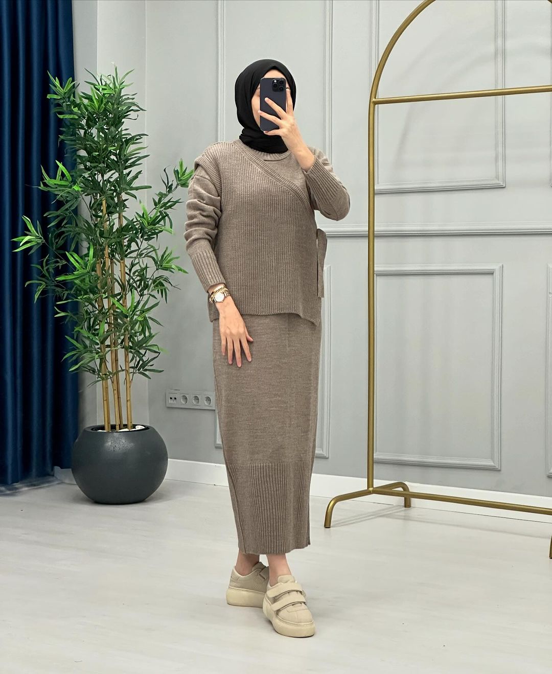 Robe avec gilet assorti et assymetrique