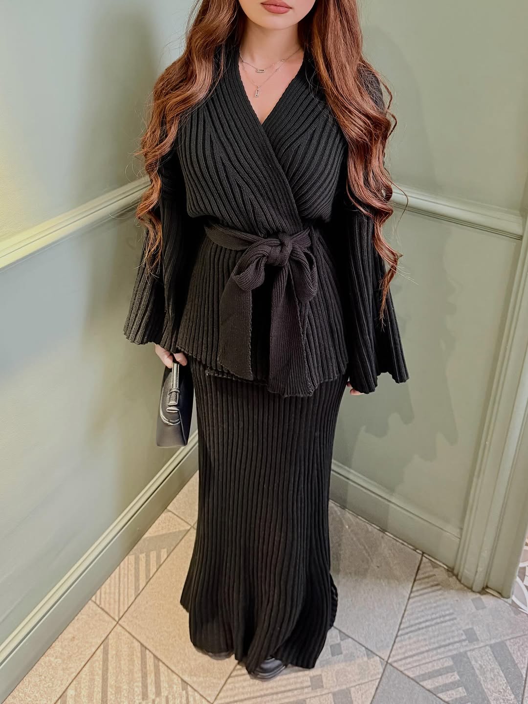 Ensemble en maille douce 2 pièces – Jupe & Kimono avec ceinture