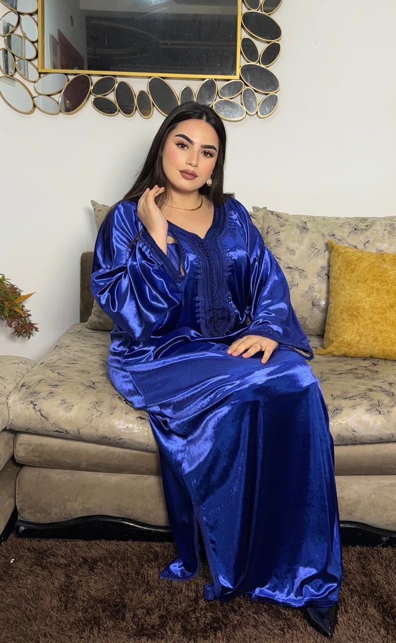 Un caftan raffiné et intemporel pour une allure royale.