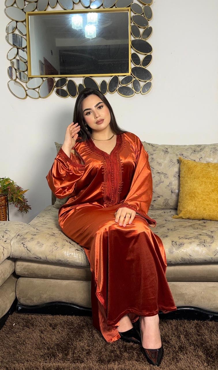 Un caftan raffiné et intemporel pour une allure royale.