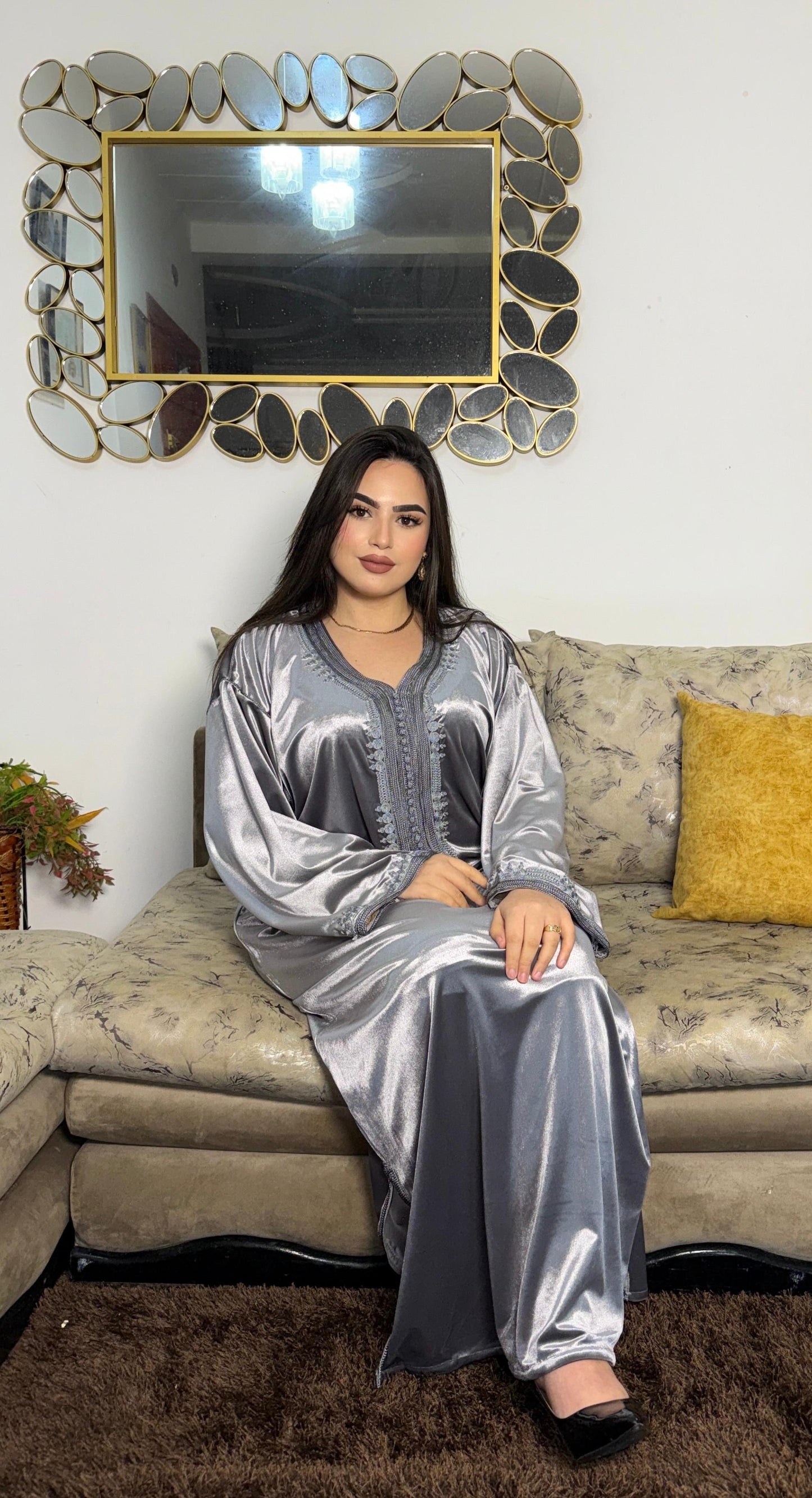 Un caftan raffiné et intemporel pour une allure royale.