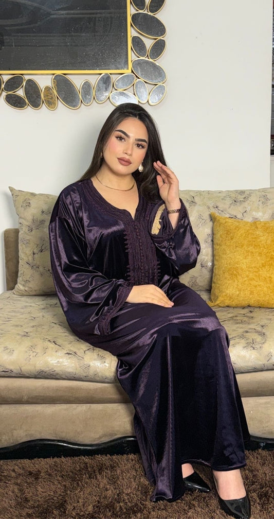 Un caftan raffiné et intemporel pour une allure royale.